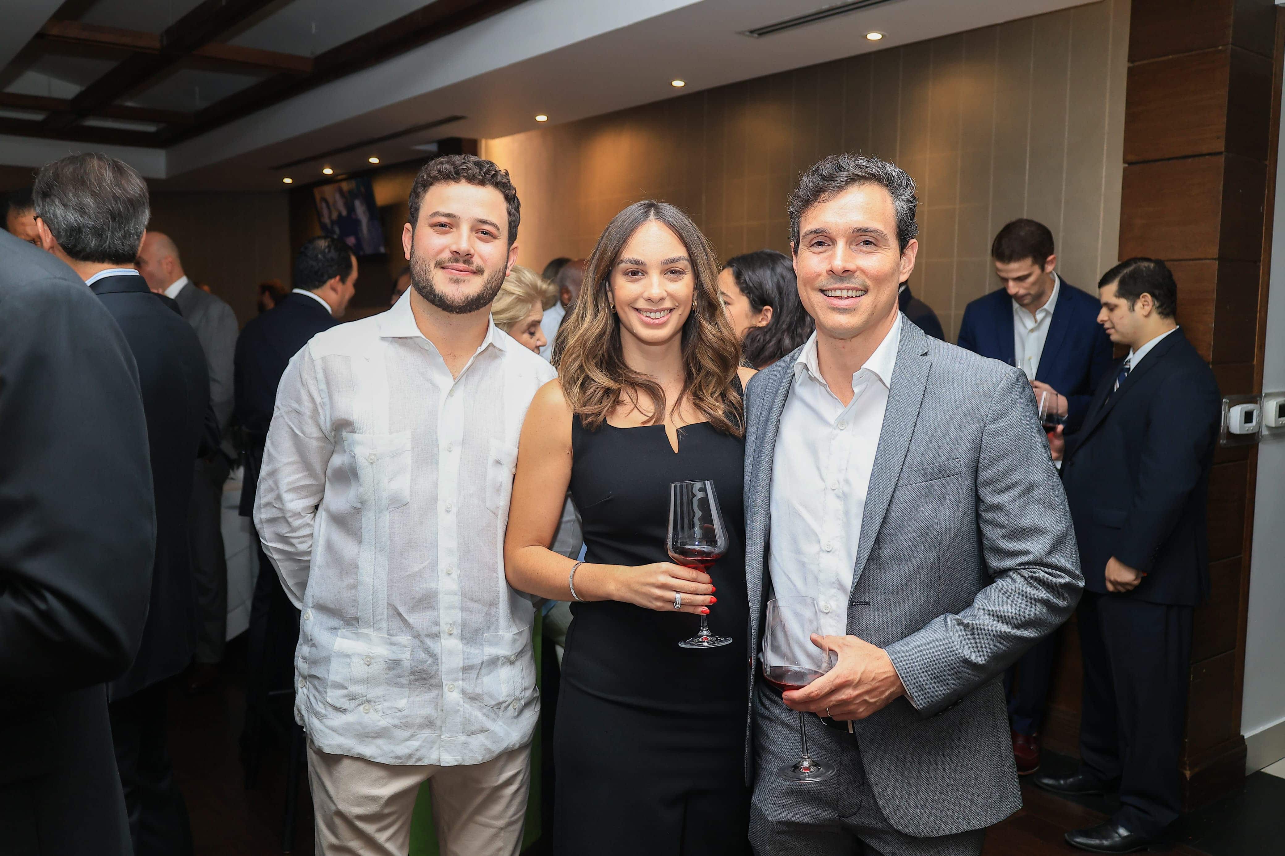 Enríque De Castro, Daniella Mera y Xavier Brugal. 