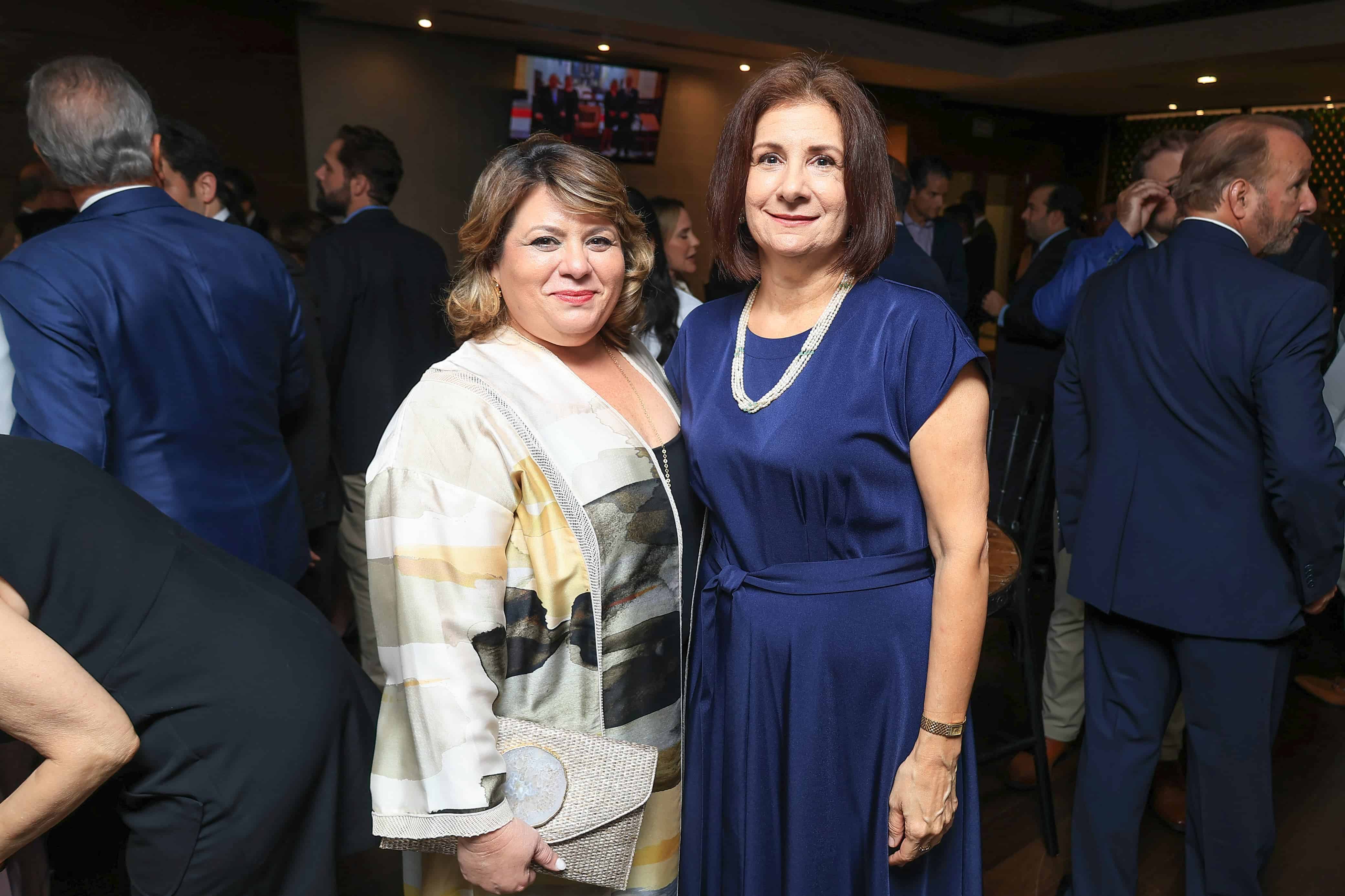 Rosalía Feris y Karina Elmúdesi. 