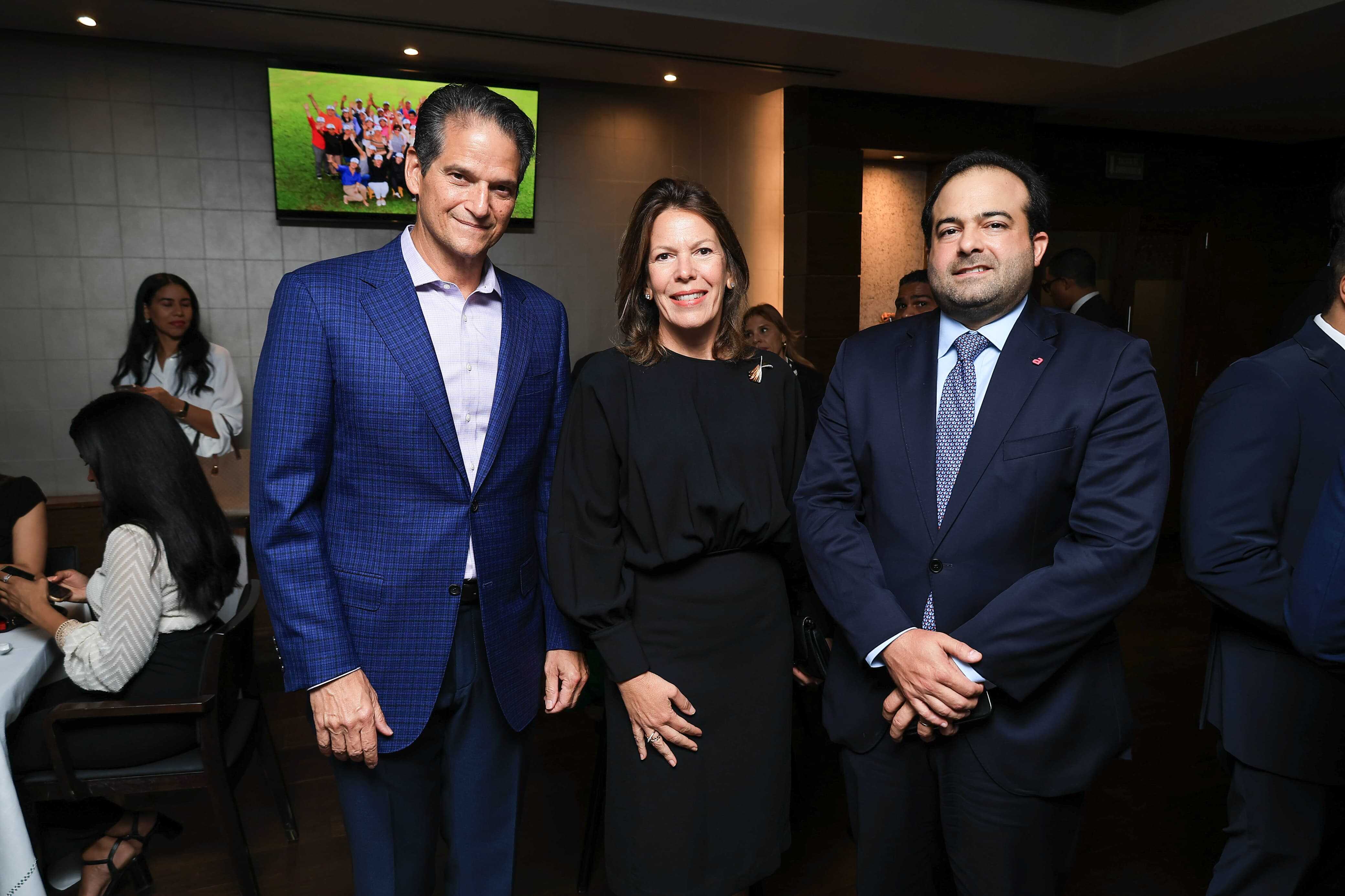 Oscar Villanueva, María Esther Valiente de Villanueva y  Alberto Bergés González. 