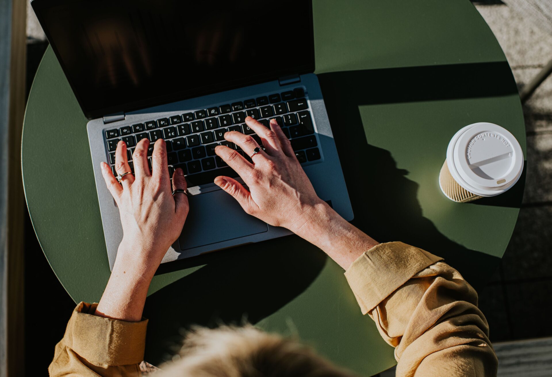 ¿Tus días de trabajo te parecen infinitos? Estas cifras explican por qué