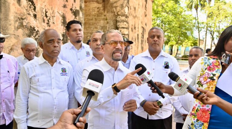 Uribe llama comunidad internacional a dejar “discursos vacíos” e ir a Haití
