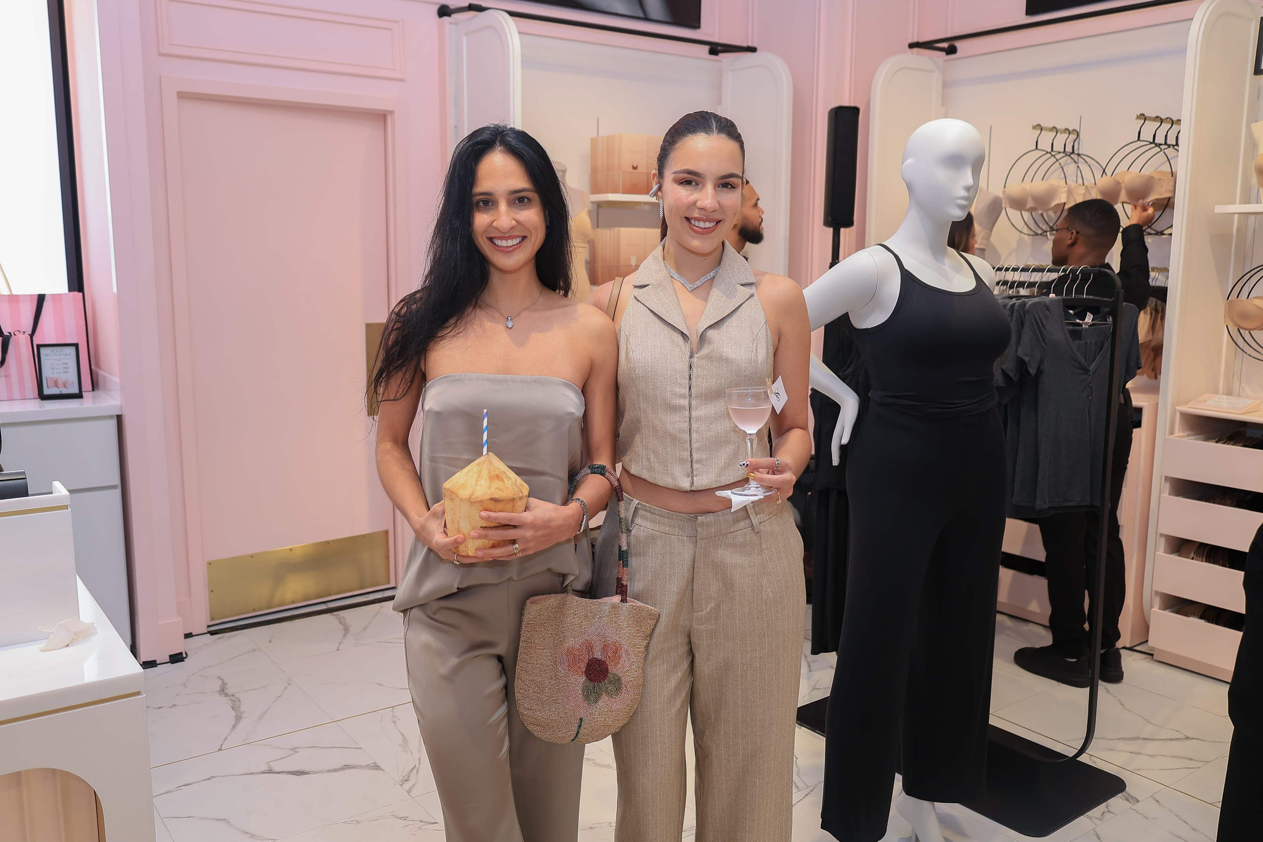 Ally Dantes y Paola Abreu.