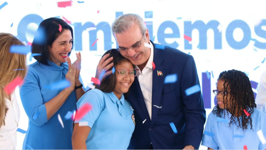 Abinader: “El kit escolar llegará al cien por ciento de los estudiantes”