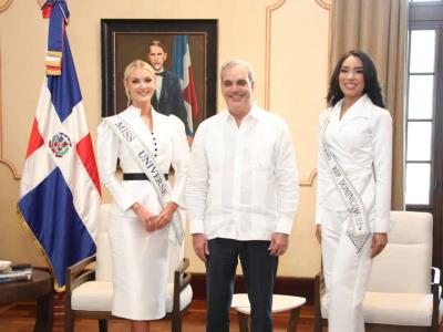 Abinader recibe a Miss Universo y Miss RD en el Palacio Nacional