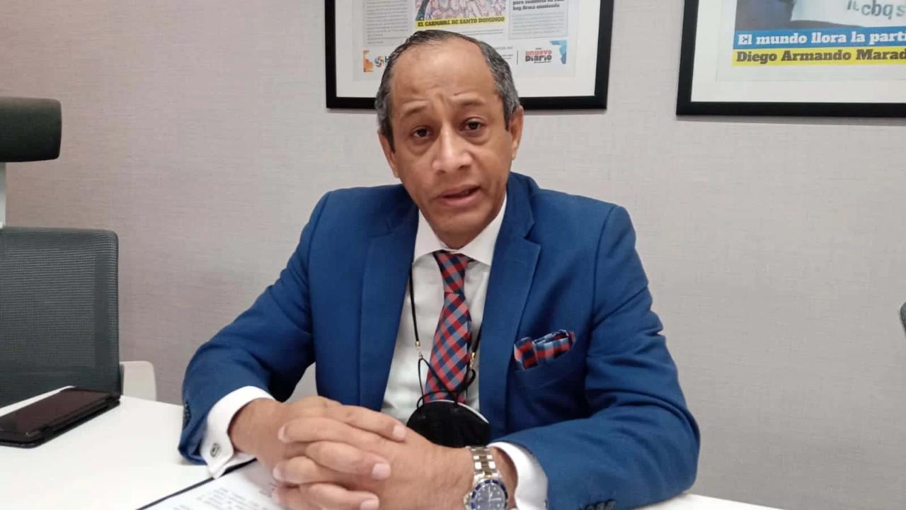 Abogado Amadeo Peralta denuncia abuso de certificados médicos falsos para retrasar audiencias en tribunales de RD