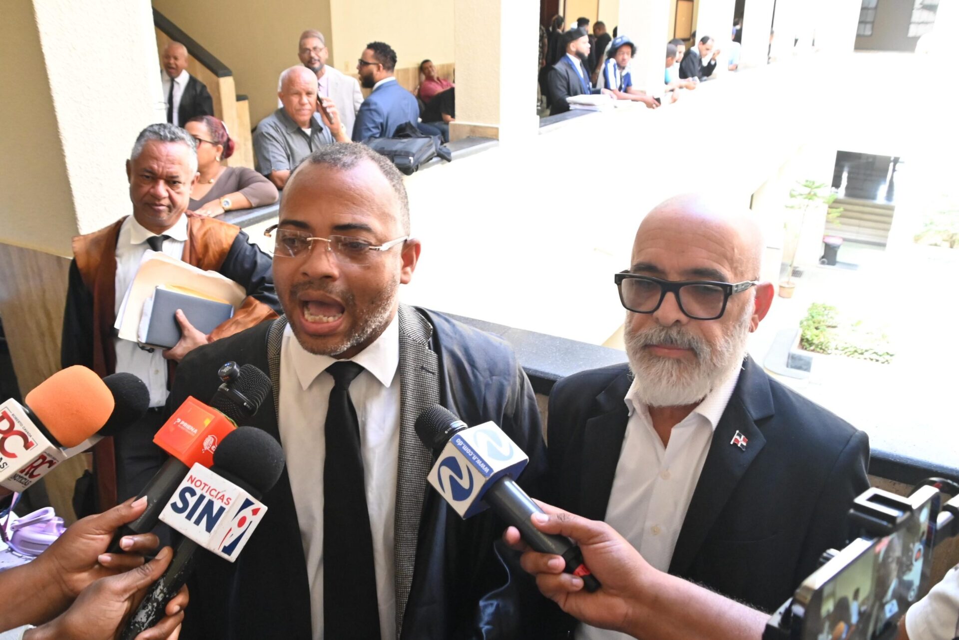 Abogado Carlos Mesa renuncia a la defensa de Ángel Martínez