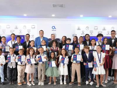 Altice celebra logro académico de los hijos de colaboradores