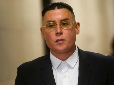 Amordazan a Cosculluela en asalto y le roban más de 308,000 dólares