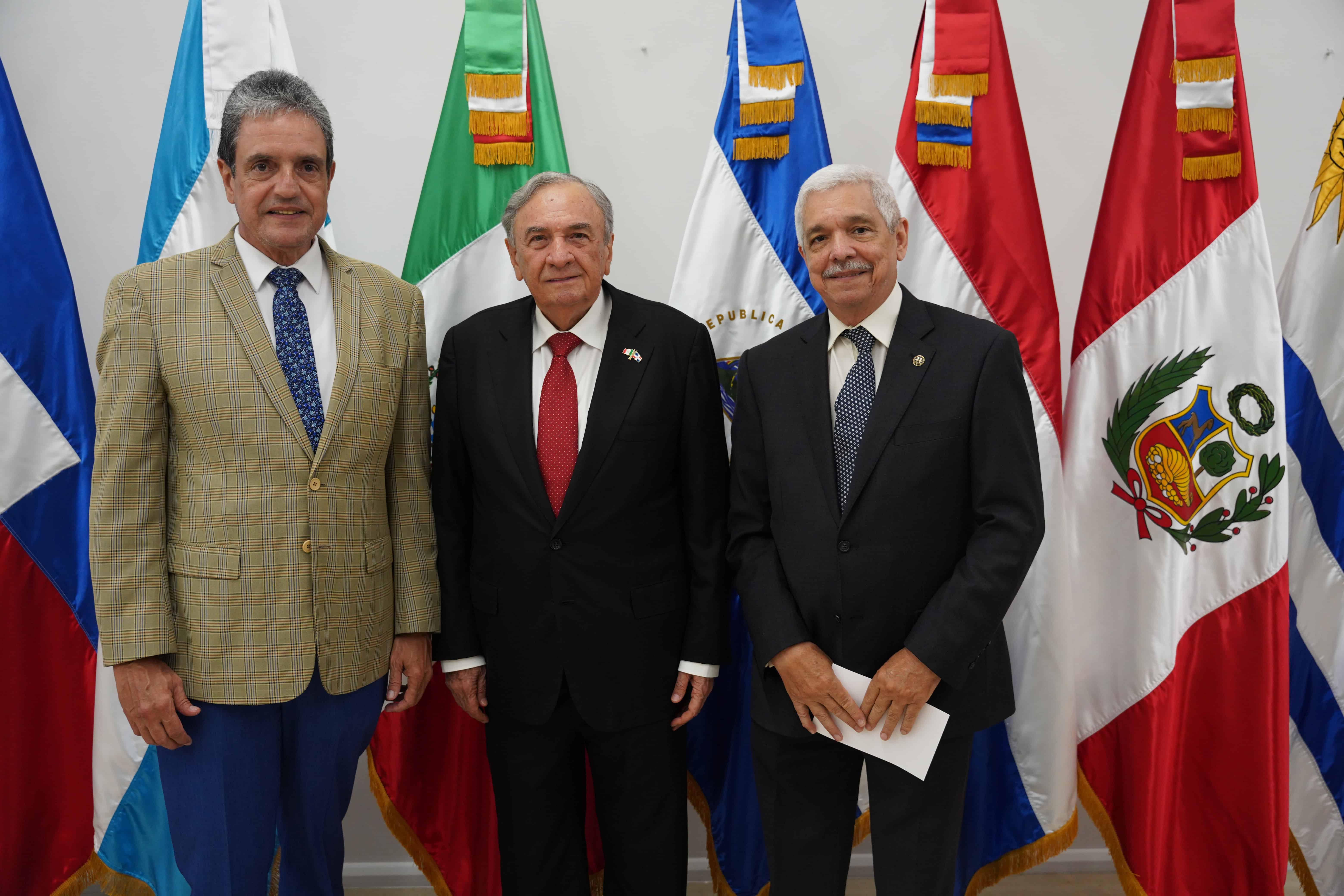 Carlos Miguel Aysa Gonza´lez, Tony Sa´nchez y Jose´ Manuel Henri´quez.