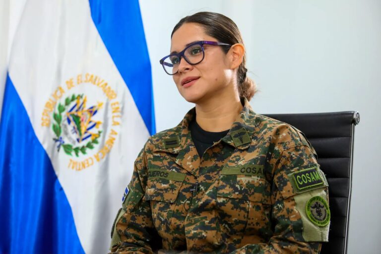 Bukele nombra a una militar como ministra de educación en El Salvador