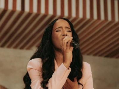 Cantante cristiana Naomi Almonte estrena “Tú presencia vale más”