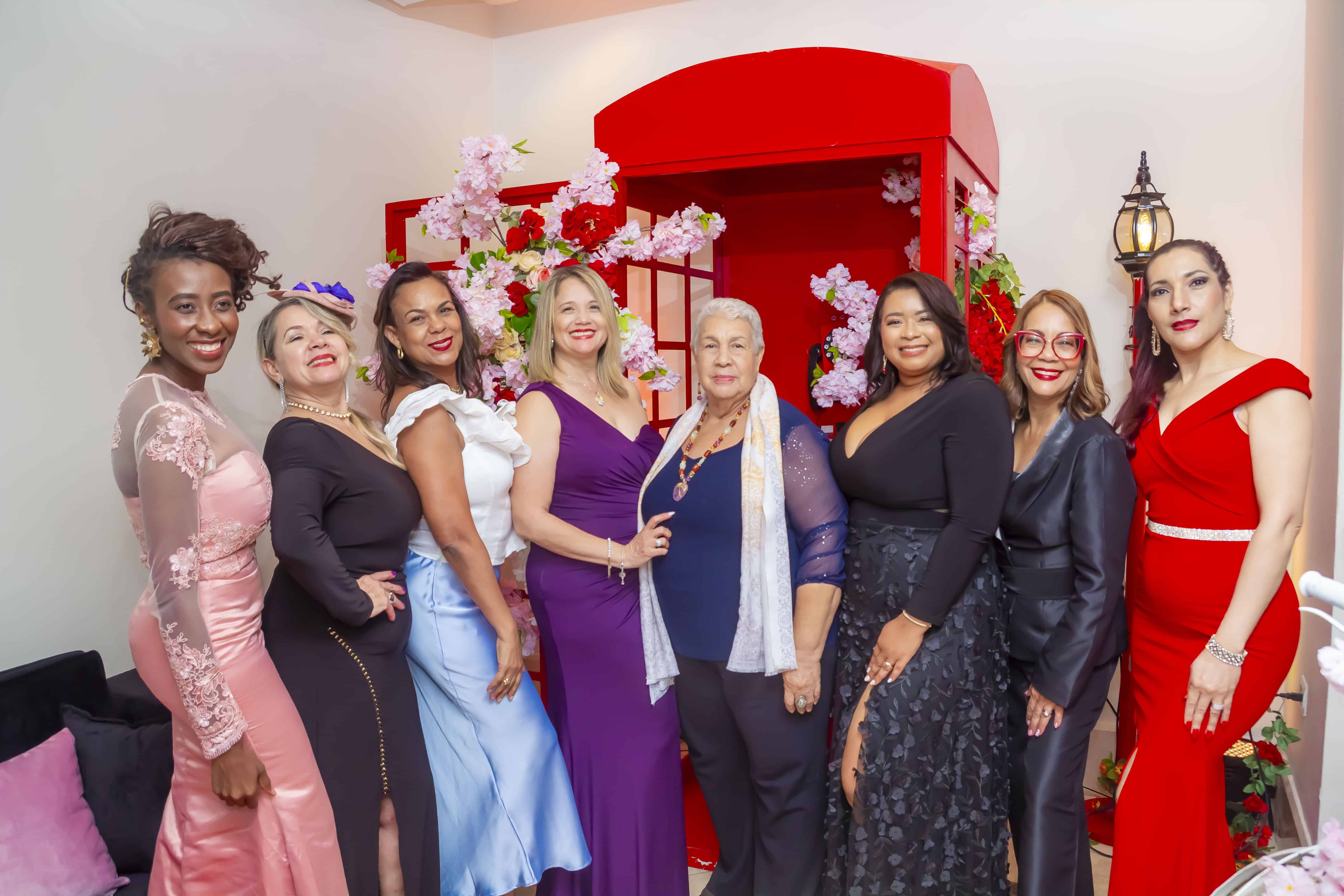 Geraldine Candio, Yola Guz, Belkis Sandoval, Josephine Cancel, Aurora Lopez, Yolenny Castillo, Maria de la Cruz y Yobeida Tejada.