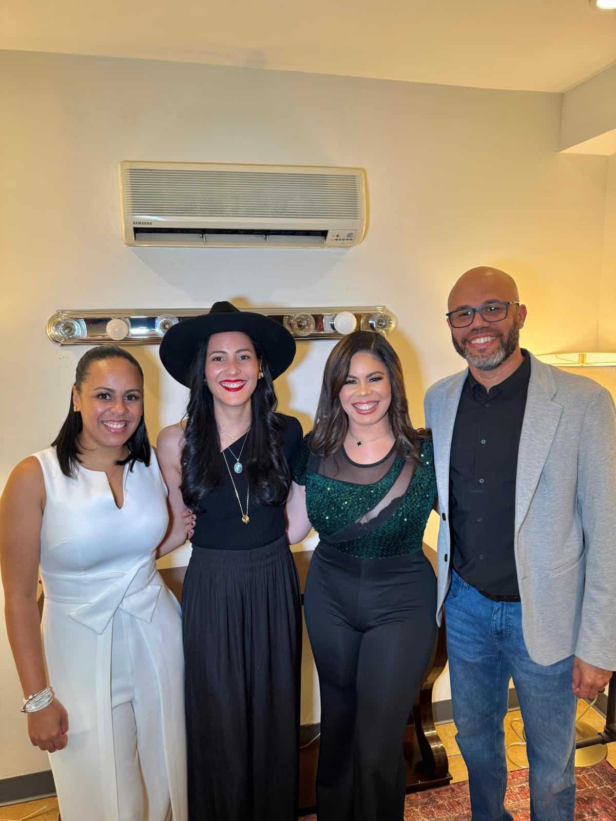 Zulinka Pérez junto a sus hermanos Mariel,  Yuzulka y July.