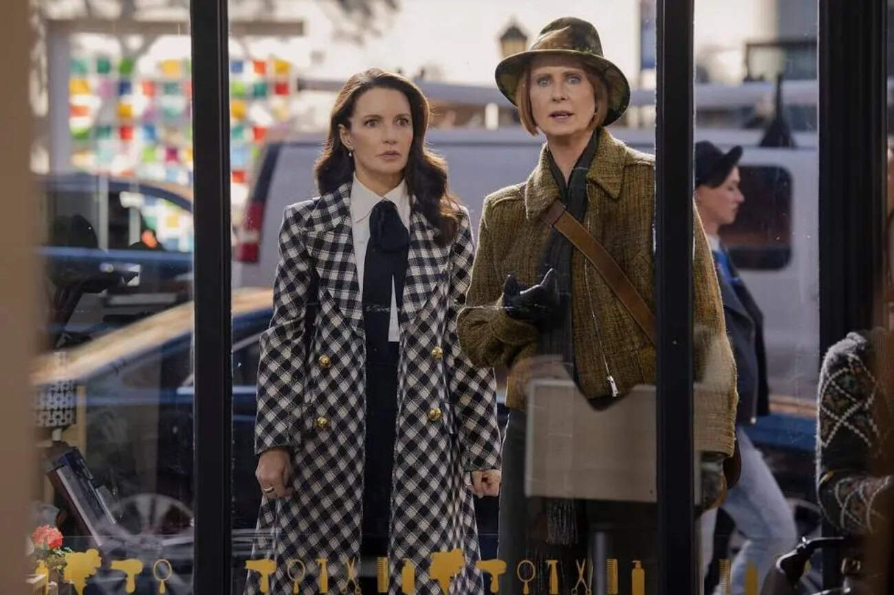 Kristin Davis y Cynthia Nixon en una escena de la tercera temporada de “And Just Like That…”, episodio 10.