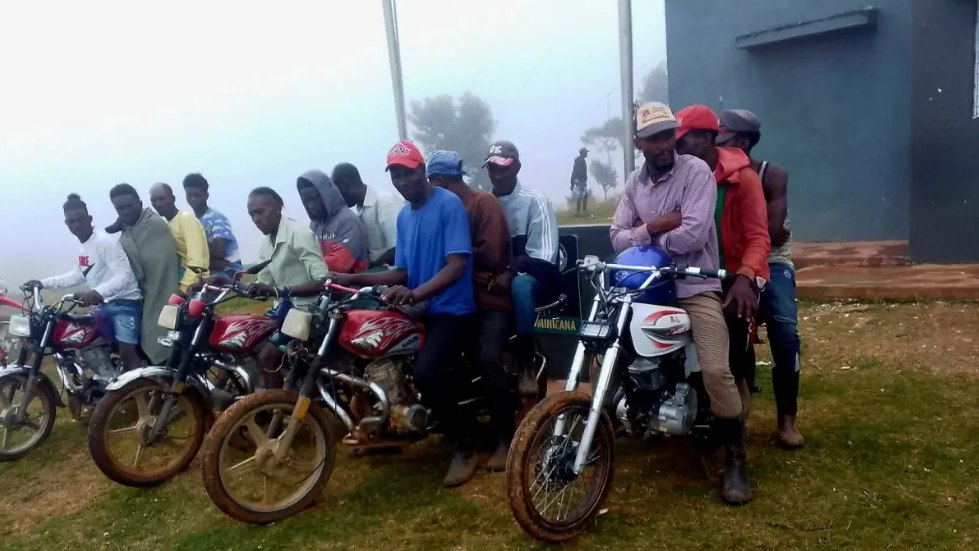 Ejército intercepta 14 haitianos indocumentados que se desplazaban en cinco motocicletas en el Calimete de Montecristi