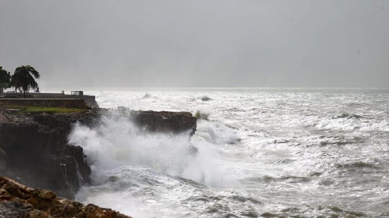 El huracán Erin se aleja de RD y deja un “oleaje peligroso” en la costa Atlántica