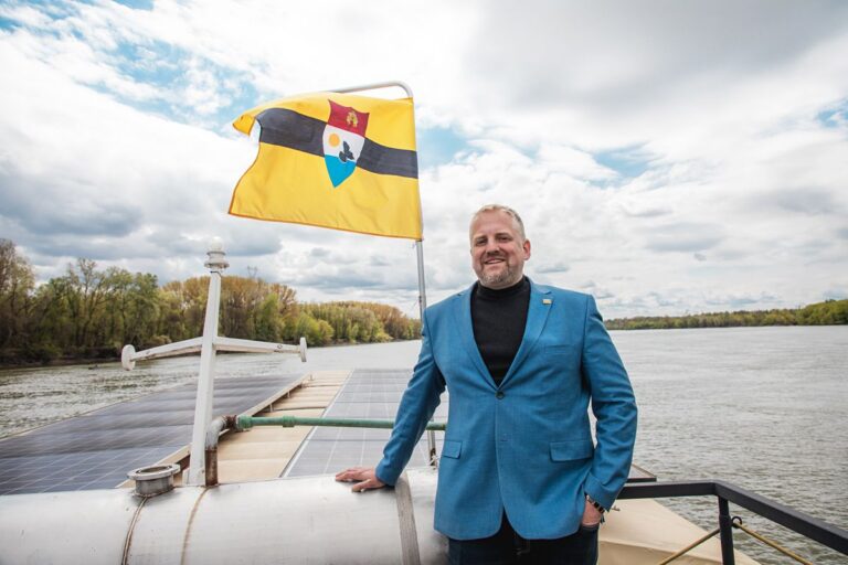 El primer ministro de Liberland, una criptonación de 12 personas, busca el favor de Trump