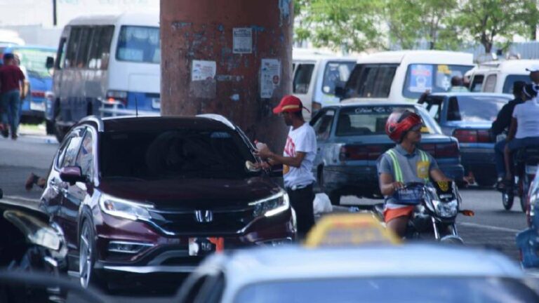 Faride Raful: "Trabajamos para retirar limpiavidrios de las calles del Gran Santo Domingo"