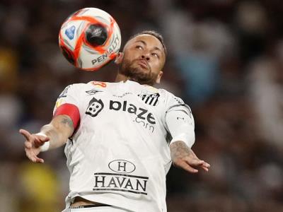 Fútbol: Neymar sufre de un edema muscular, y no jugaría con Brasil