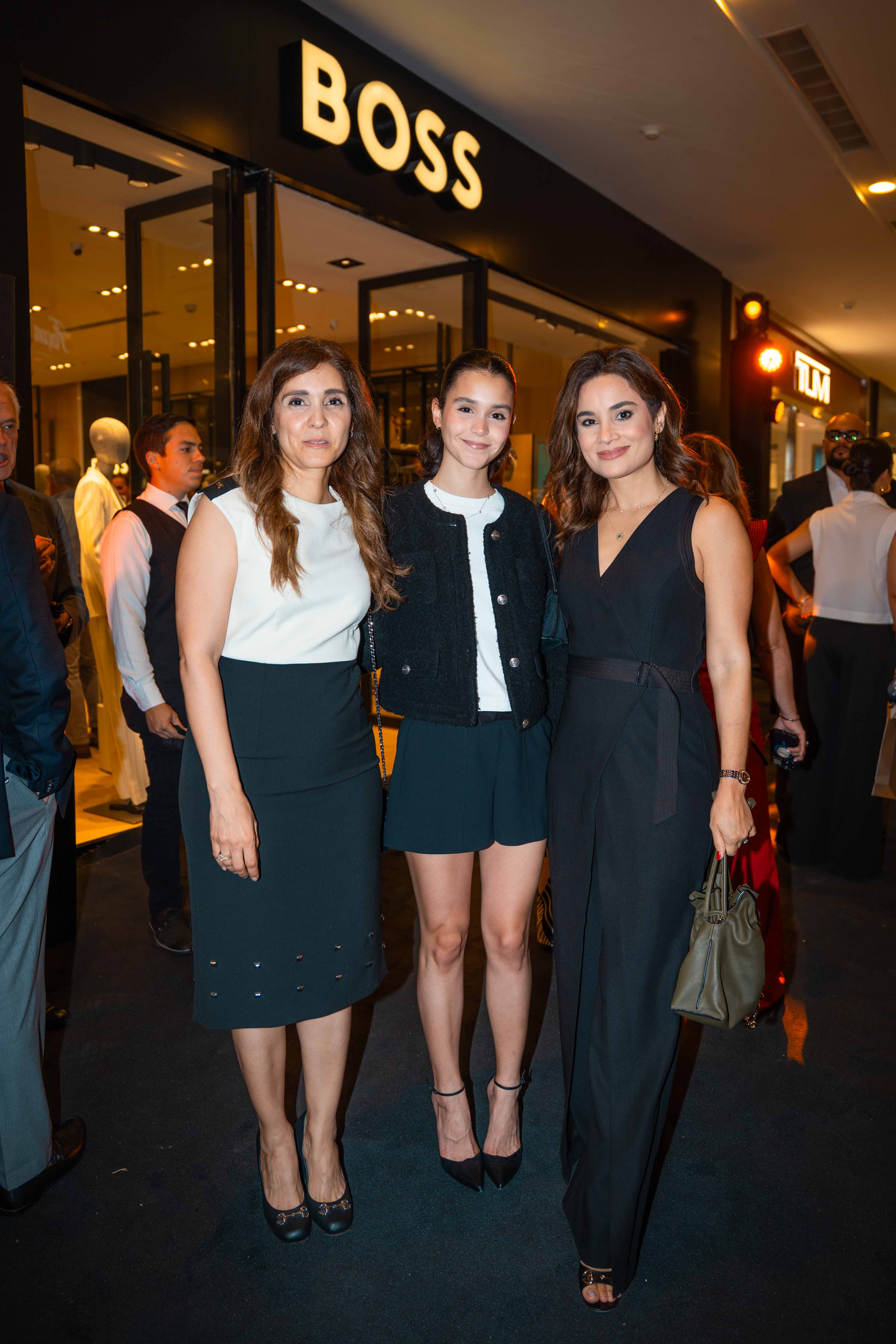 Juana Barceló, Lucia Julia Barceló y Mariphily de Montes.