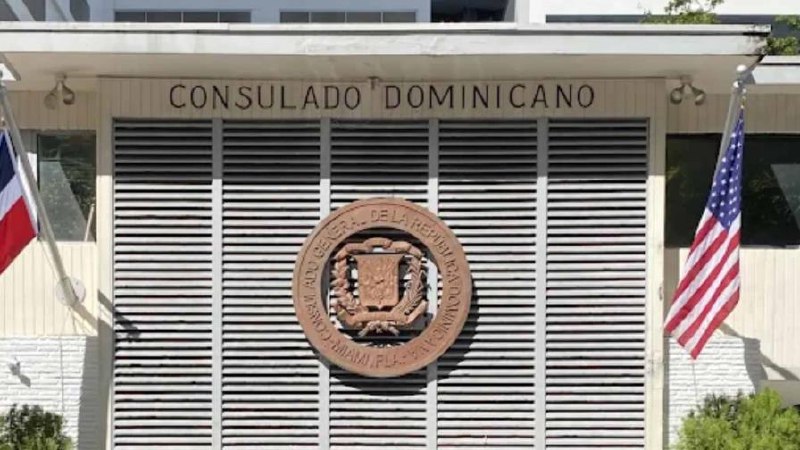 Hombre viajó más de 1,000 km a Miami por no poder comunicarse con el consulado dominicano