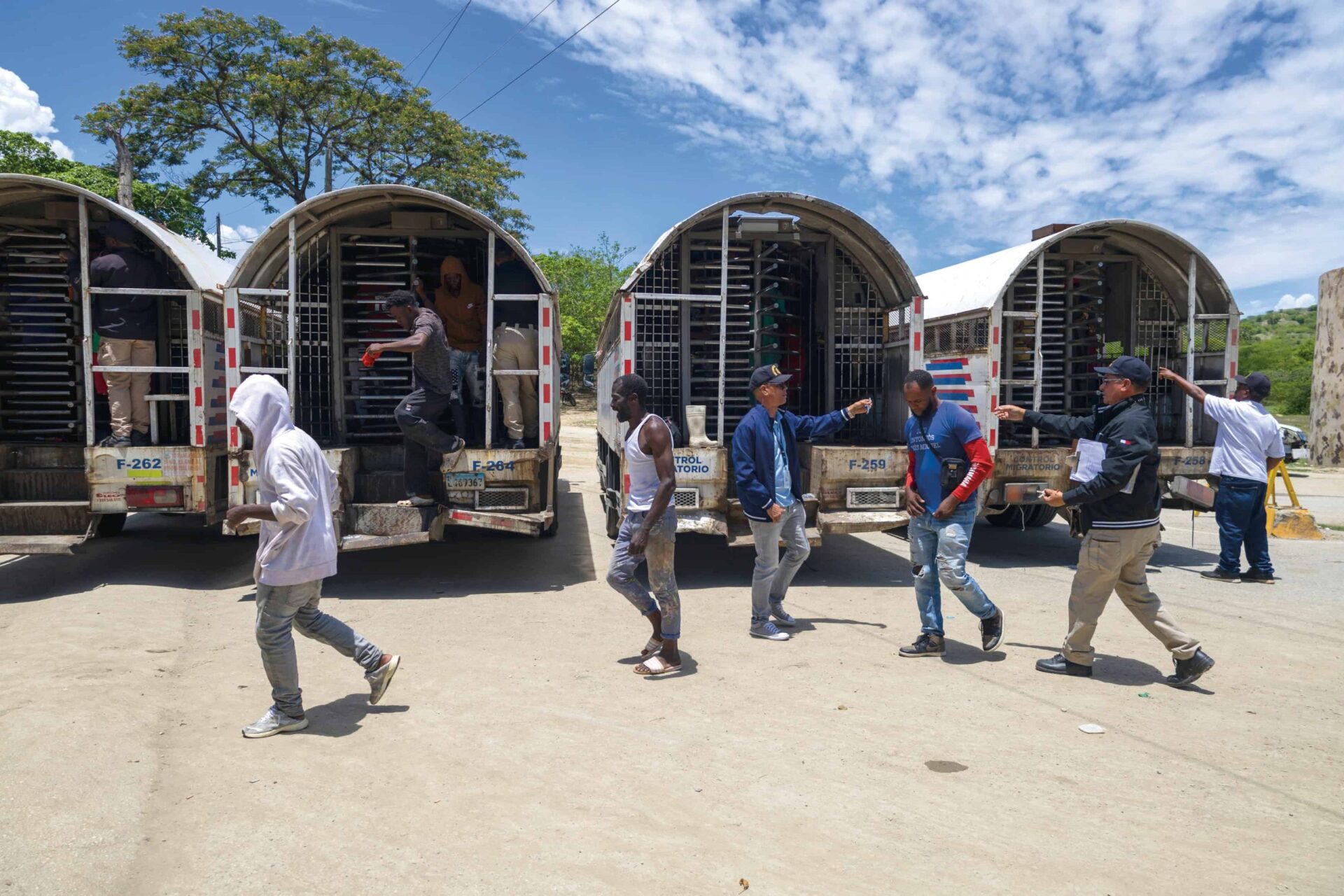 Informe de Estados Unidos denuncia tratos degradantes y abusos físicos a haitianos en RD