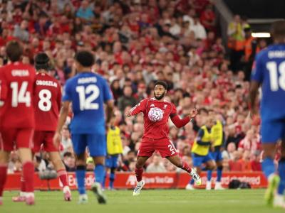 Insultos racistas nublan el triunfo del Liverpool en la Premier