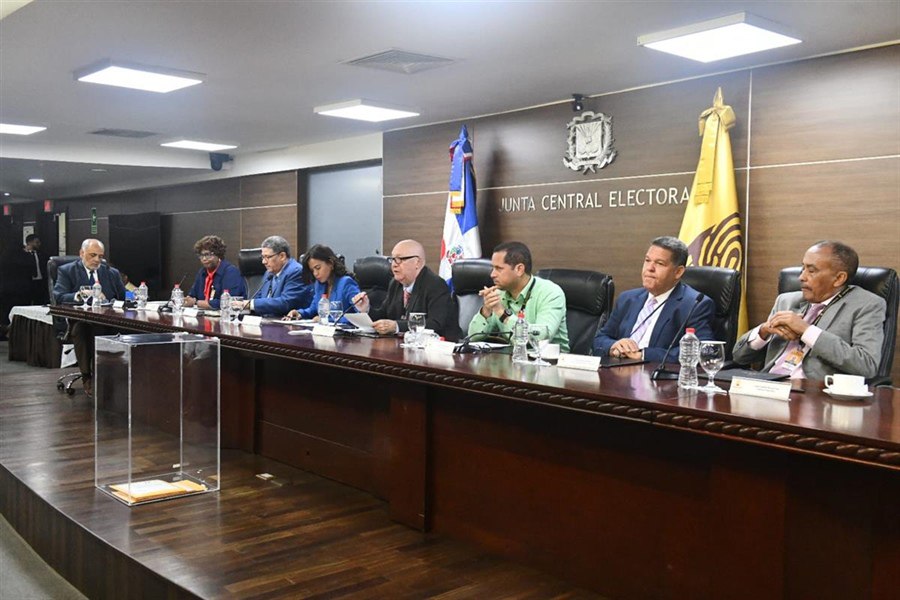 JCE da apertura a sobre B y da a conocer propuesta de oferente para emisión de la nueva cédula