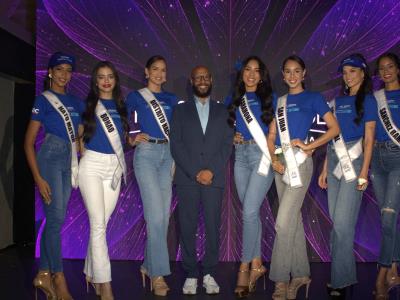 Juan Rojas imparte conferencia a candidatas de Miss RD Universo