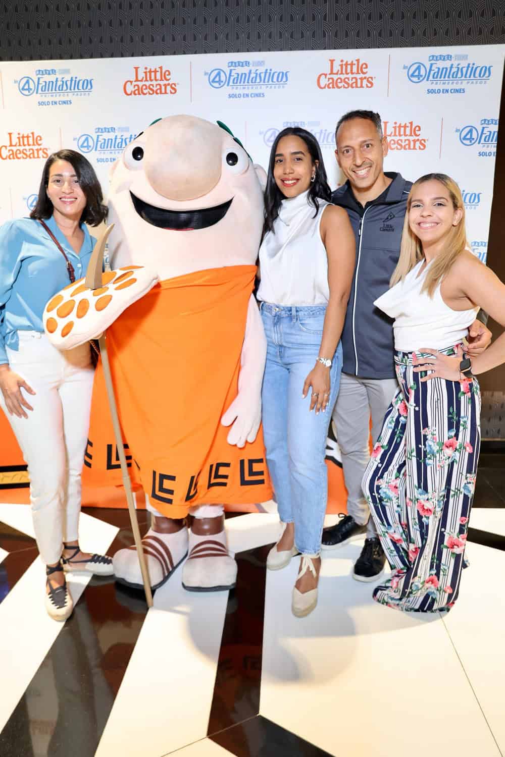 Diana Germosén, Cesarito, Stephany Figuereo, Cristino Rosario y Nathaly Paniagua.