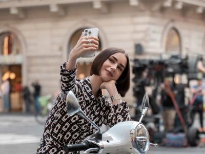 Looks vistos en grabaciones de quinta temporada de "Emily in Paris"