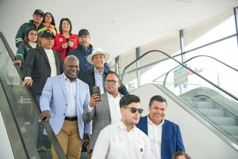 Los diputados también viajan a Colombia, fueron a conocer el metro de allá
