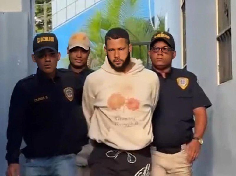Los seis acusados de abusar a joven en Villa González ya están en manos de la Policía Nacional