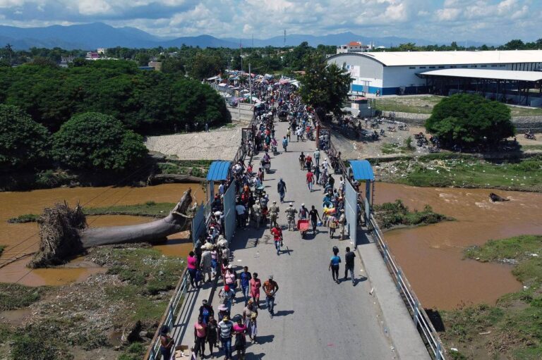 Migración comienza a probar los escáneres de reconocimiento facial en la frontera
