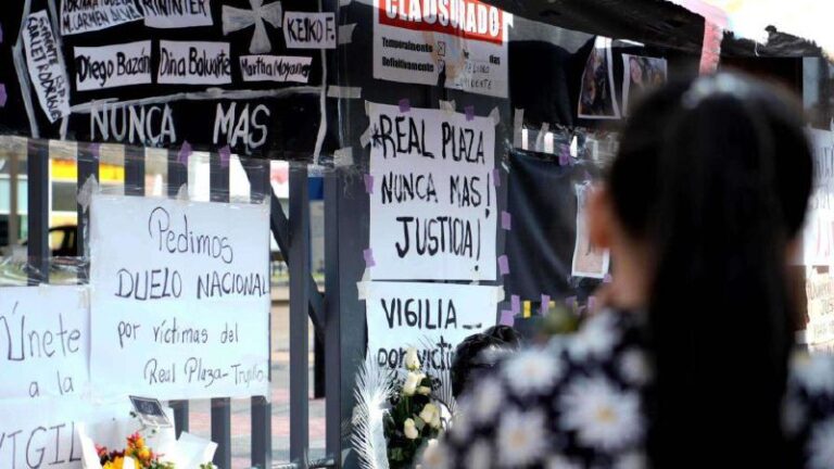 Multan con 153,000 dólares a centro comercial de Perú tras derrumbe que dejó seis muertos