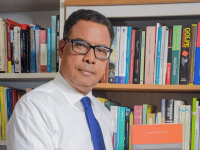 Namphi Rodríguez lanza su quinta obra sobre justicia administrativa