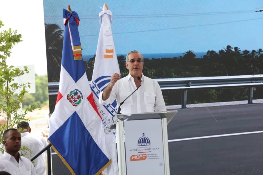 “No estoy en política, estoy en trabajo”: presume Abinader al inaugurar Circunvalación de Baní