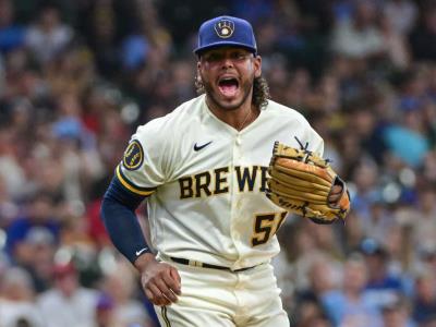 Peralta suma victoria 16 en triunfo de Cerveceros 7-2 sobre Azulejos