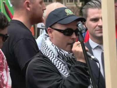 Rapero Mo Chara acusado en londres: exhibición bandera hezbolá