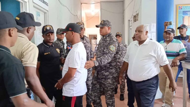Se entrega joven vinculado a tiroteo en colmado de Sabana de la Mar que dejó un muerto