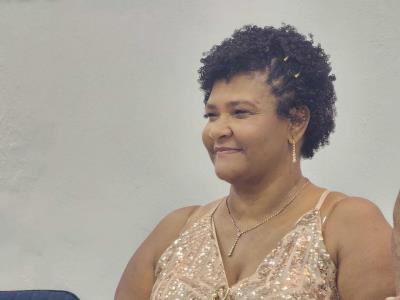 Solanny Almánzar presenta su libro "Desnudando el alma"