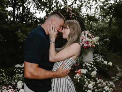Taylor Swift y Travis Kelce se comprometen