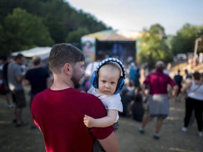 Tras alerta de Maluma, pediatras llaman a no llevar niños a conciertos