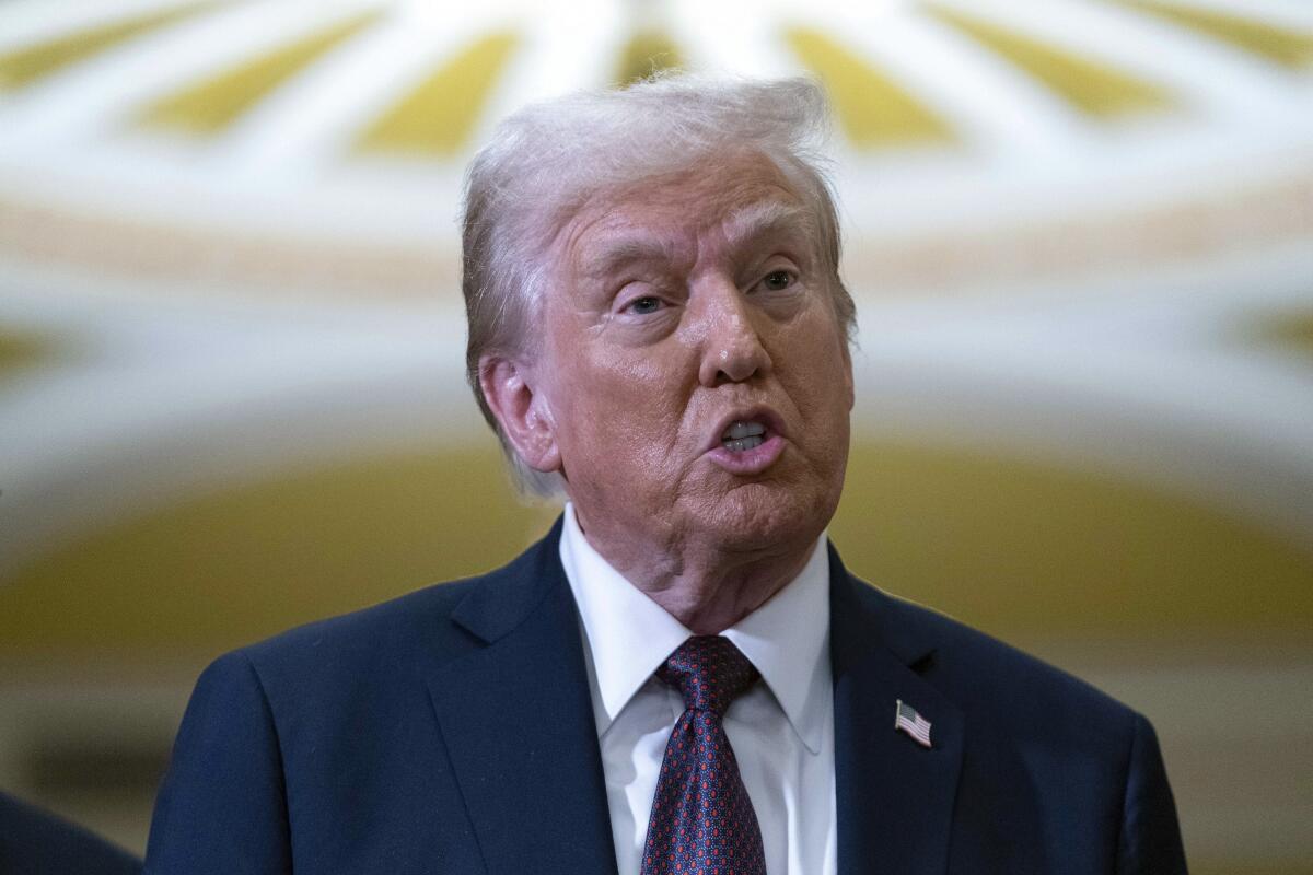 Trump revoca la escolta del Servicio Secreto a Kamala que le extendió Biden