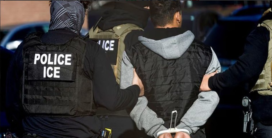 Un dominicano es arrestado por agentes del ICE al salir de corte de inmigración en NY