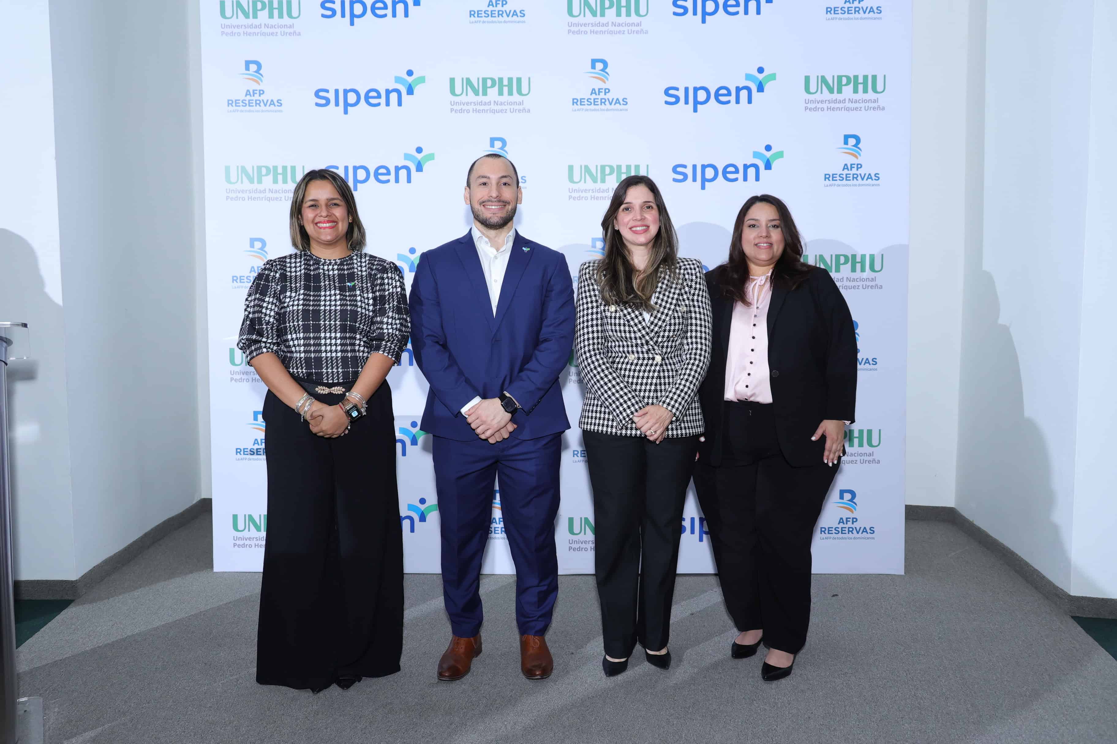 Carmen Pichardo, Jorge Ramos, Arianny Pérez y Priscilla Montás.
