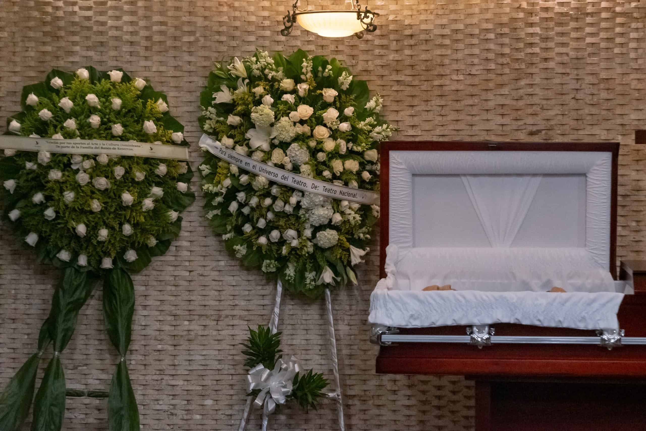Los restos del laureado artista dominicano fueron velados en la Funeraria Blandino de la avenida Abraham Lincoln.
