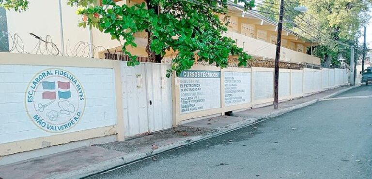 Al menos 14 estudiantes resultan intoxicados en la escuela Fidelina Reyes de Mao