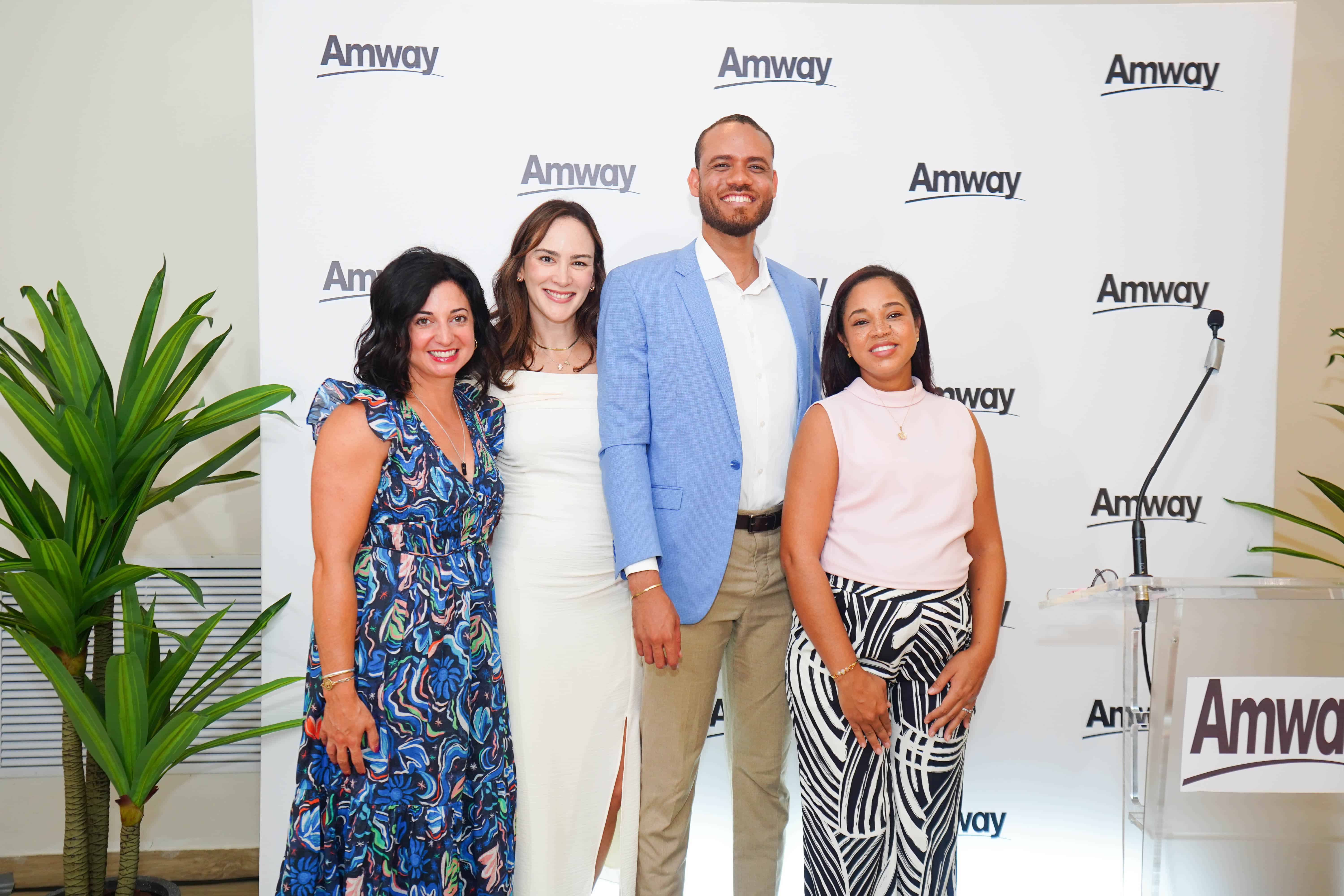 Marisa Grossnickle, Yolanda Linares, Lorens Reyes y Marili Herrera.