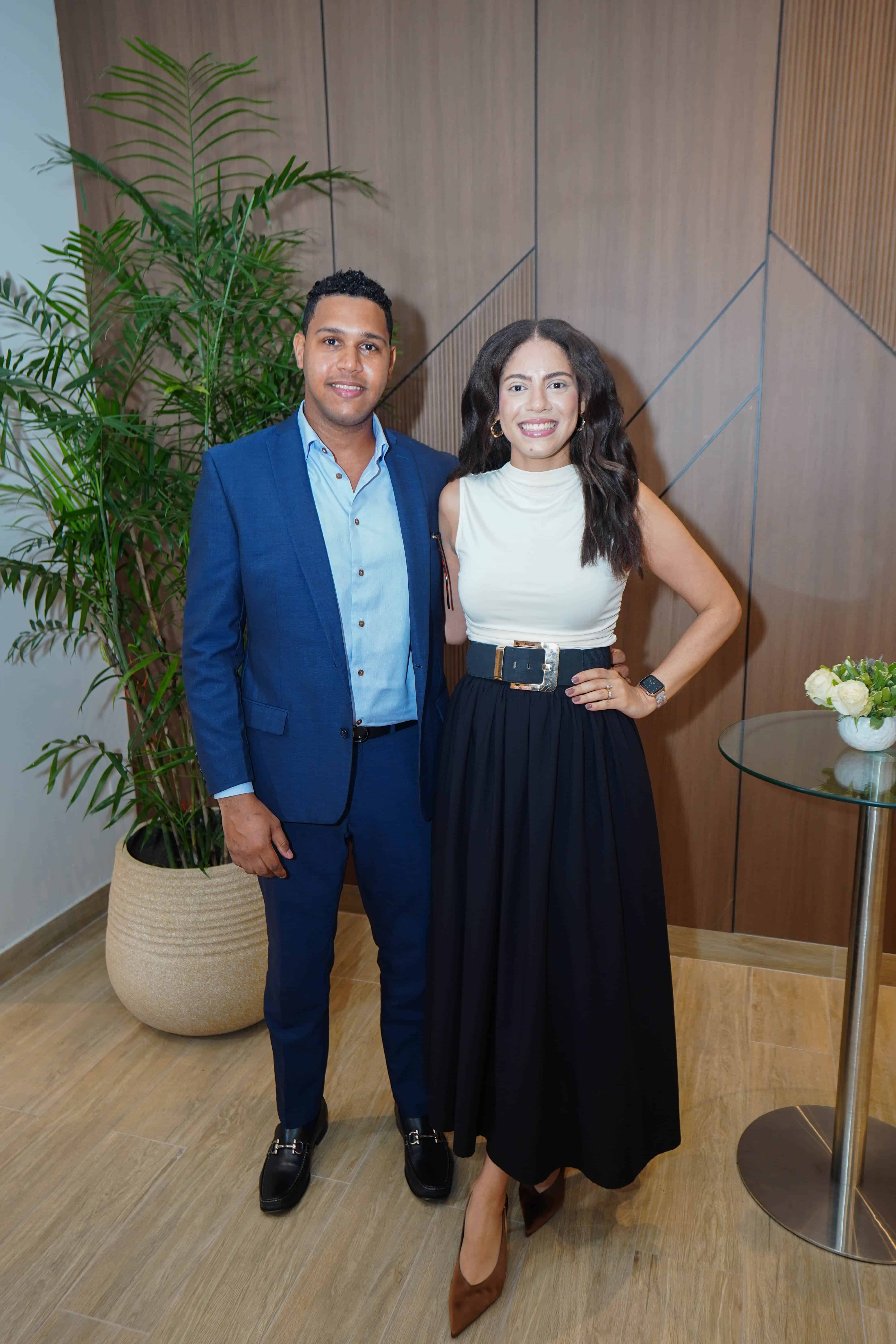 Carlos y Stephanie Mota.